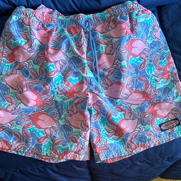 Vineyard Vines Men’s Colorful Crab Print Swim Shorts - Picture 1 of 3